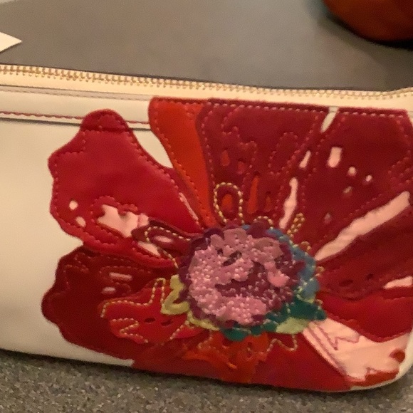 Coach wristlet purse with rose leather appliqué - Picture 2 of 6